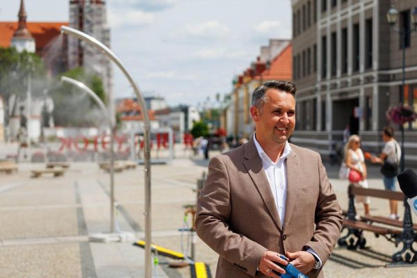 Oficjalne uruchomienie kurtyn wodnych w centrum Białegostoku. Ochłoda na letnie upały!